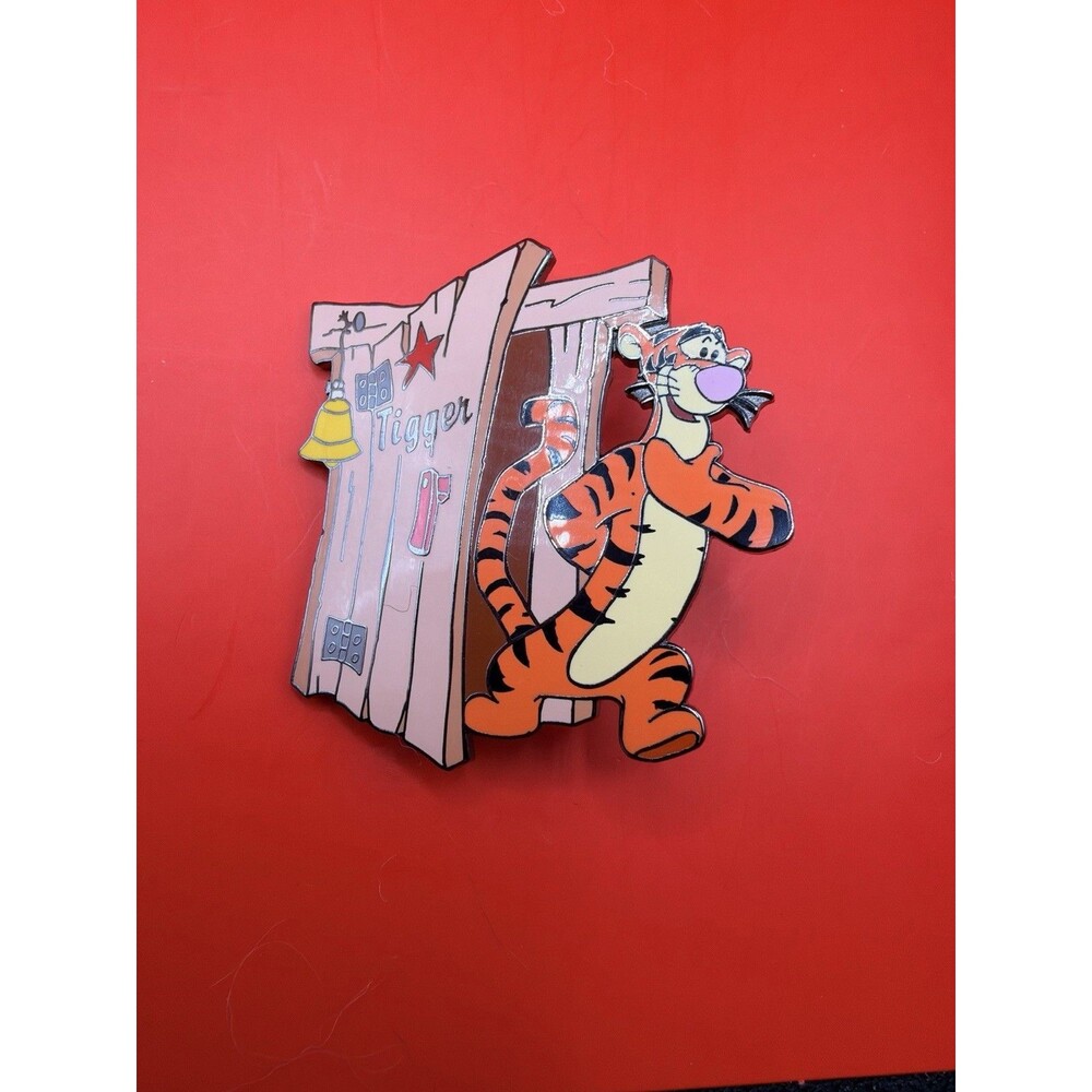 Disney Auctions DA Winnie the Pooh Tigger Dressing Room Door Pin LE 500